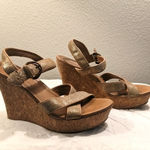 Wedge Heels UGG Gold Leather Strap size 8 - platform heels